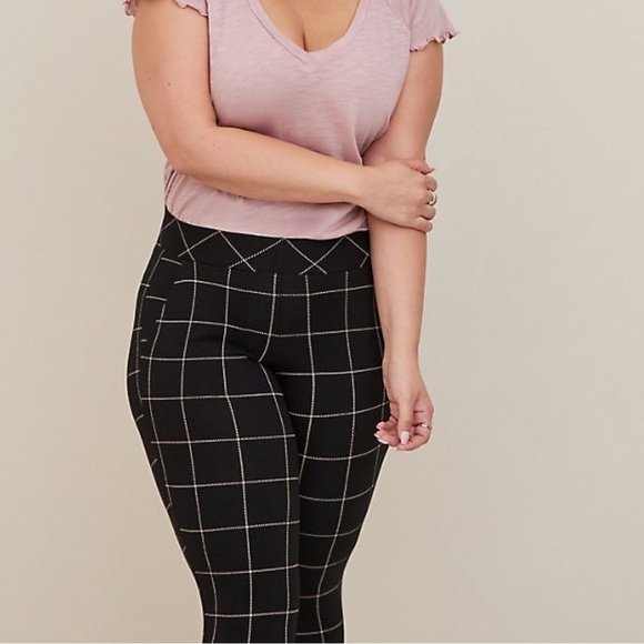 Torrid Full Length Signature Waist Pocket Legging size 00 | Medium - Picture 4 of 6